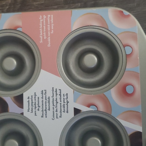 Wilton Daily Delights Mini Pans - Mini Doughnuts and Mini Round moulds - Baking - Picture 6 of 11